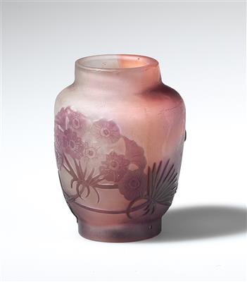 Kleine Vase mit Doldengewächsen und Farn, Emile Gallé, Nancy, um 1910 - Secese a umění 20. století