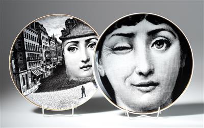 Zwei Wandteller: Piero Fornasetti, Dekor: Temi E Variazioni, Motiv 1 und 5, Lina Cavalieri, Rosenthal, Classic, Deutschland, 1980-89 - Jugendstil e arte applicata del XX secolo