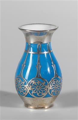 Vase mit floralem Silberoverlay, Firma Thomas, Marktredwitz, Deutschland, um 1946-49 - Secese a umění 20. století