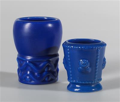 Zwei Vasen, spätere Ausführung von der Gmundner Keramik - Jugendstil u. Kunsthandwerk d. 20. Jahrhunderts