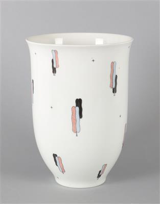 Vase, Dekor: "Blätter und Sterne", Dekornummer: 6378, Entwurf: Edwin Breideneichen, Malerin: Ilse Keppert, Formnummer: 562/II, Ausführung: Wiener Porzellanmanufaktur Augarten Porzellan, - Jugendstil und Kunsthandwerk des 20. Jahrhunderts