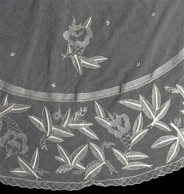 Hilda Jesser-Schmid, große ovale Tülldecke mit phantastischen floralen Motiven, Wiener Werkstätte, um 1920 - Secese a umění 20. století