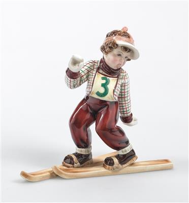 Karl Sailer, "Skibaby" (kleine Skifahrerin mit Startnummer "3"), Modellnummer: 8805, Ausführung: Wiener Manufaktur Friedrich Goldscheider, bis ca. 1941 - Jugendstil e arte applicata del XX secolo