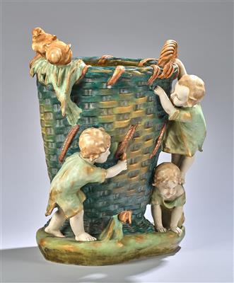 Große Figurengruppe: Henkelkorb mit drei Kindern und Vögeln, Amphora Werke, Turn-Teplitz, Böhmen, 1899-1900 - Secese a umění 20. století