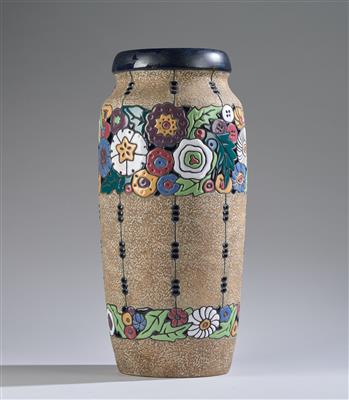 Hohe Amphora Vase mit stilisierten Blumen aus der Campina Serie, Amphora, Tschechoslowakei, 1918-38 - Jugendstil and 20th Century Arts and Crafts