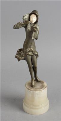 Bronzefigur: schminkende Dame mit Lippenstift und Spiegel, Entwurf: um 1900 - Kleinode des Jugendstils und angewandte Kunst des 20. Jahrhunderts