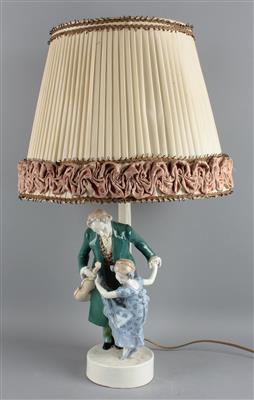 Padola/Podola (d. i. Stanislaus Czapek/ Podolak), Lampe: "Die Tanzstunde" (Violinspieler im Biedermeiergewand mit einem Mädchen tanzend) auf einem Rundsockel, Modell: ca. 1915/16, - Secese a umění 20. století