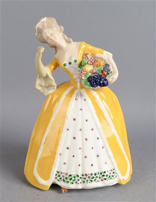 Emil Meier, stehende Rokokodame mit Früchtekorb (Herbst), Modellnummer: 4245, Entwurf: ca. 1910 Ausführung: Wiener Manufaktur Friedrich Goldscheider, bis 1910 - Kleinode des Jugendstils und angewandte Kunst des 20. Jahrhunderts