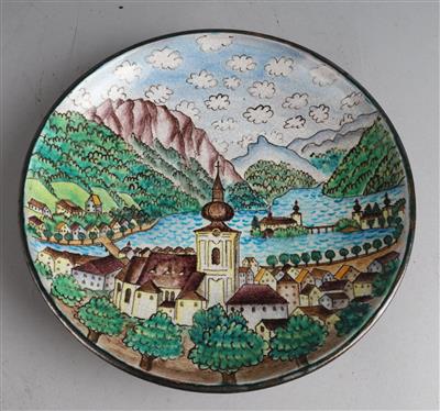 Franz von Zülow (1883-Wien-1963), Wandteller mit Ansicht von Gmunden, Schloss Orth und umliegenden Bergen, Entwurf: um 1945 - Jugendstil e arte applicata del XX secolo