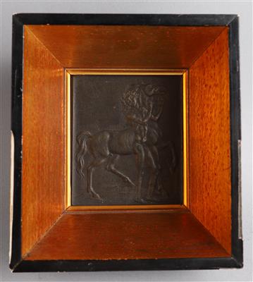 Michael Powolny, Plakette: Jüngling mit Pferd, Entwurf: 1936 - Kleinode des Jugendstils und angewandte Kunst des 20. Jahrhunderts