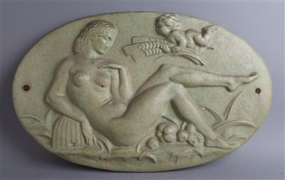 Michael Powolny, Relief: Landwirtschaft, Modellnummer: 4050, Entwurf: um 1916/17, Ausführung: Firma Wienerberger, Wien - Kleinode des Jugendstils und angewandte Kunst des 20. Jahrhunderts