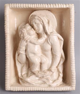 Michael Powolny, Reliefkachel: Madonna mit Kind, Entwurf: um 1936 - Kleinode des Jugendstils und angewandte Kunst des 20. Jahrhunderts