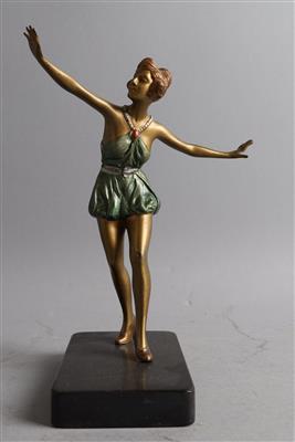 Weibliche Bronzefigur: Tänzerin in grünem Kleid, um 1920/30 - Jugendstil and 20th Century Arts and Crafts