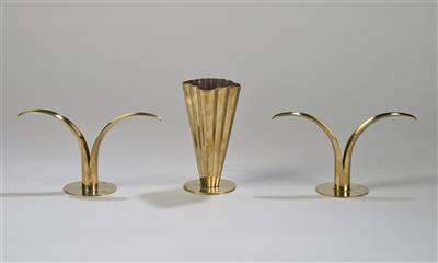 Blütenförmige Vase und zwei blattförmige Kerzenständer, Ystad-Metall, Schweden - Jugendstil and 20th Century Arts and Crafts