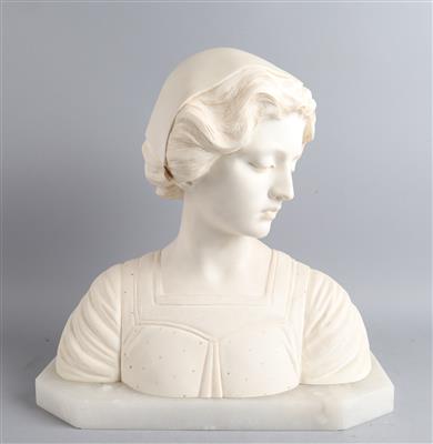 Büste einer Dame mit Haube, Entwurf: um 1920 - Kleinode des Jugendstils und angewandte Kunst des 20. Jahrhunderts