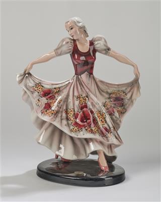 Claire (Klára) Herczeg, Figur: "Tanz" (Tänzerin in Bewegung, ihr langes Kleid mit beiden Händen hochhebend) auf einem Rundsockel, Modellnummer: 8134, Entwurf: ca. 1937, Ausführung: Wiener Manufaktur Friedrich Goldscheider, bis ca. 1941 - Kleinode des Jugendstils und angewandte Kunst des 20. Jahrhunderts