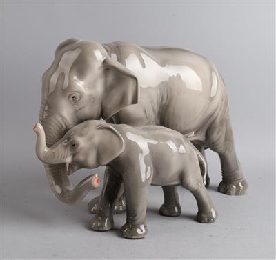 Karin Jarl, Gruppe "Elefanten" (zwei stehende Elefanten), Modellnummer: 6905, Entwurf: ca. 1934, Ausführung: Wiener Manufaktur Friedrich Goldscheider - Secese a umění 20. století