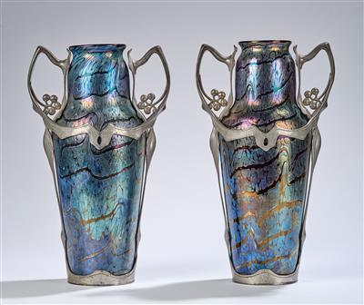 Paar Vasen mit Montierung aus Zinnlegierung; Vasen wohl Wilhelm Kralik Sohn, Eleonorenhain, Form und Dekor: um 1902 - Jugendstil and 20th Century Arts and Crafts
