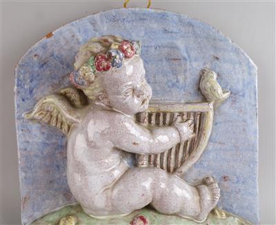 Relief mit singendem Putto, eine Laute spielend, um 1920 - Kleinode des Jugendstils und angewandte Kunst des 20. Jahrhunderts