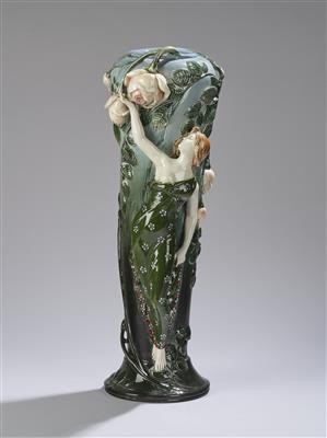 Vase mit plastischer Frauenfigur und Rosen, Modellnummer: 1752, Ernst Wahliss, Royal, Wien, um 1900 - Jugendstil and 20th Century Arts and Crafts