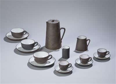 Gudrun Baudisch-Wittke (1907-1982), 32-teiliges Kaffee-, Tee- und Mokkaservice, Keramik, Hallstatt, ab 1947 - Jugendstil e arte applicata del XX secolo