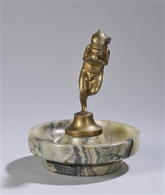 Hans W. Elischer (Österreich/Deutschland 1891-1966), auf einem Bein stehender Putto aus Bronze auf einer Schale montiert, um 1920 - Secese a umění 20. století