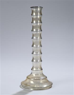 Hohe Vase im Secessionsstil aus irisierendem Glas, um 1900 - Kleinode des Jugendstils & Angewandte Kunst des 20. Jahrhunderts