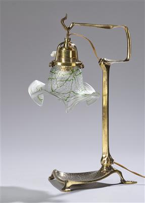 Tischlampe mit Lampenschirm im Stil von Glasfabrik Elisabeth, Kosten bei Teplitz, Entwurf: um 1900/05 - Jugendstil e arte applicata del XX secolo