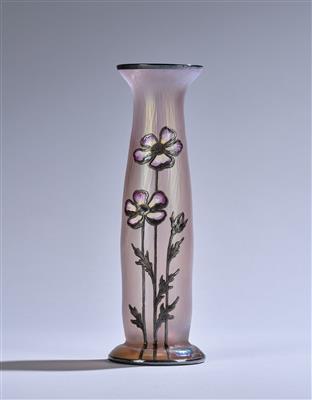 Vase mit Blütenmotiven in galvanoplastischem Emailledekor, Böhmen, um 1900 - Secese a umění 20. století
