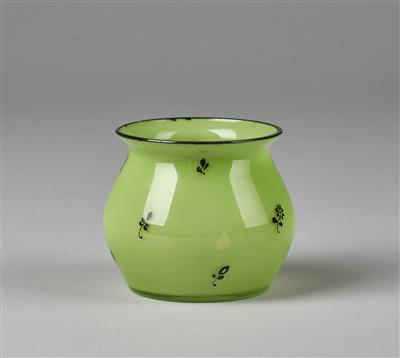 Kleine Vase mit Streublumendekor, Johann Lötz Witwe, Klostermühle, um 1916 - Jugendstil and 20th Century Arts and Crafts