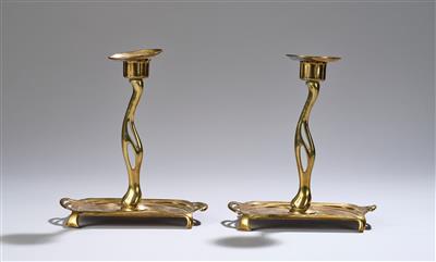 Paar Kerzenhalter aus Messing, um 1930 - Kleinode des Jugendstils und angewandte Kunst des 20. Jahrhunderts