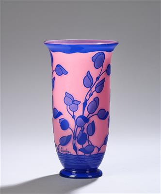 Vase mit stilisiertem Blatt- und Blütendekor, Johann Lötz Witwe, Klostermühle, 1920er Jahre - Jugendstil e arte applicata del XX secolo