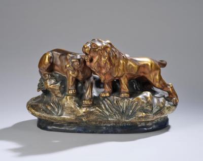 Große Jardiniere mit zwei Löwen auf stilisiertem Felsen, Modellnummer: 8260, Amphora Werke, Turn-Teplitz, 1899-1900 - Secese a umění 20. století