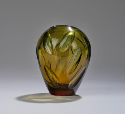 Erich Jachmann, a vase with olive cut, designed in around 1950, executed by Württembergische Metallwarenfabrik (WMF) - Secese a umění 20. století