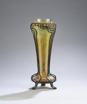 A vase with metal mount in stylised blossom shape, probably designed by Otto Thamm, executed by Raffinerie und Glasfabrik Fritz Heckert, c. 1901 - Secese a umění 20. století