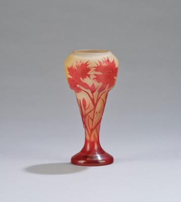 Vase mit Nelken, Emile Gallé, Nancy, um 1920 - Kleinode des Jugendstils & Angewandte Kunst des 21. Jahrhunderts