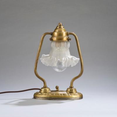 Zweiarmige Tischlampe aus Messing, um 1920 - Kleinode des Jugendstils & Angewandte Kunst des 20. Jahrhunderts