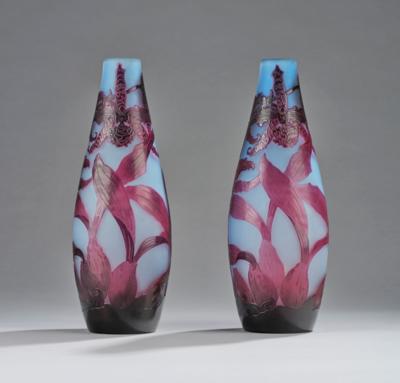 Paar Vasen mit Irisdekor, Paul Nicolas, Nancy, um 1919/23 - Kleinode des Jugendstils & Angewandte Kunst des 20. Jahrhunderts