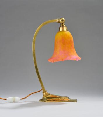 A brass table lamp with a lamp shade by Daum, Nancy, c. 1915/25 - Secese a umění 20. století