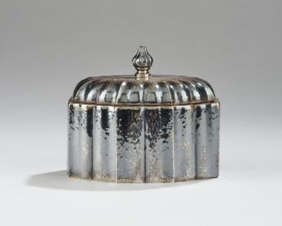 A silver sugar bowl hammered decoration, Vienna, as of May 1922 - Jugendstil e arte applicata del XX secolo