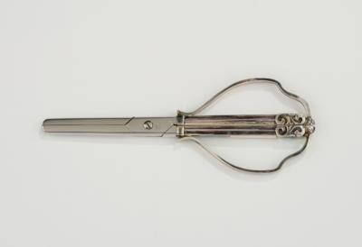Jan Rohde (1856-1935), grape scissors made of sterling silver, model 'Acorn' and 'Konge' (king), designed in 1915, executed by Georg Jensen, Denmark, as of 1945 - Jugendstil and 20th Century Arts and Crafts