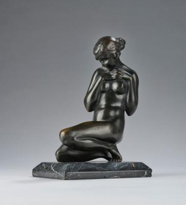 Kniender Frauenakt aus Bronze, um 1920/30 - Kleinode des Jugendstils und angewandte Kunst des 20. Jahrhunderts