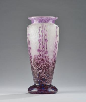 Vase "Roses Trémières", Verreries Schneider, Epinay-sur-Seine, 1927-28 - Kleinode des Jugendstils und angewandte Kunst des 20. Jahrhunderts