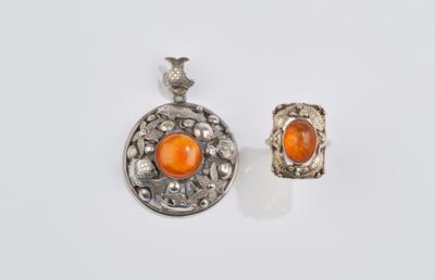 A silver pendant and ring with fish decor and amber, VEB Ostseeschmuck, Ribnitz, c. 1948-58 - Jugendstil and 20th Century Arts and Crafts