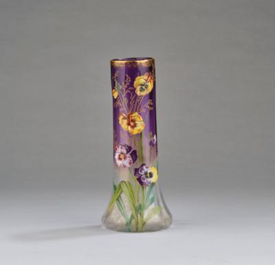 Vase mit Stiefmütterchendekor, wohl Gräflich Harrach'sche Glasfabrik, Neuwelt, um 1900 - Kleinode des Jugendstils & Angewandte Kunst des 20. Jahrhunderts