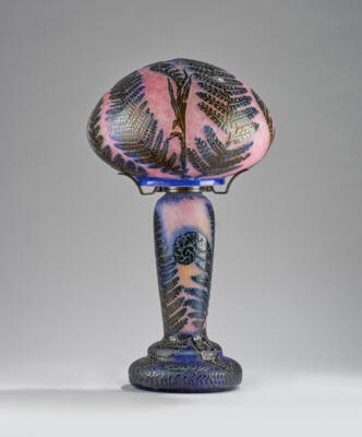 Tischlampe mit Farndekor, Frankreich, Entwurf: Nancy, 1908 - Kleinode des Jugendstils & Angewandte Kunst des 20. Jahrhunderts