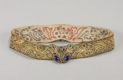 A two-piece belt buckle with thistle motifs and belt with bullion stitch embroidery, c. 1900 - Secese a umění 20. století