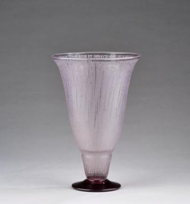 A footed vase, Verreries Schneider, Epinay-sur-Seine, c. 1927-29 - Jugendstil e arte applicata del XX secolo