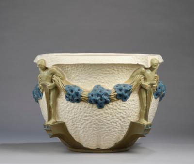 A large bowl in quatrefoil shape with male figures and a garland of flowers, model number 7487, Austria, c. 1920/30 - Jugendstil and 20th Century Arts and Crafts
