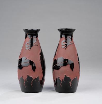 A pair of Art Déco vases with leaf decoration, Glashüttenwerke Reitendorf, formerly J. Schreiber & Neffen, c. 1925 - Secese a umění 20. století
